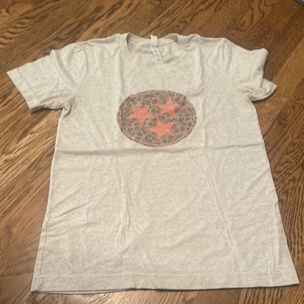 Heather cream Shirt with Star Design - tri star - small Bella canvas